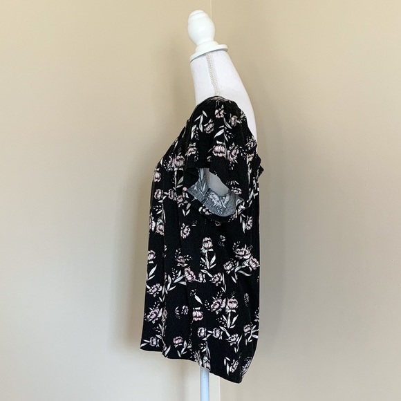 EUC Charming Charlie Black, White & Blush Flowy Floral Print Top (Size Large) - Picture 2 of 7